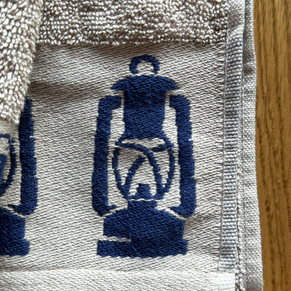 Lantern Towel Set - Picture 3 of 3